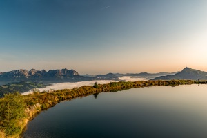 AUT, Sonnenaufgang und Landschaft am Speichersee Ehrenbachhöhe