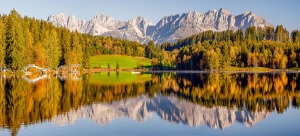 THEMENBILD, Der Kitzbueheler Schwarzsee im Herbst